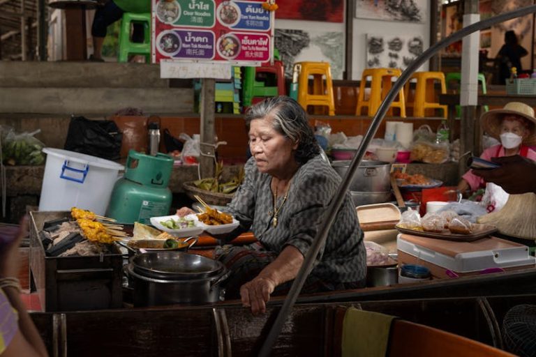 Yaowarat: The Ultimate Guide to Bangkok’s Chinatown Street Food