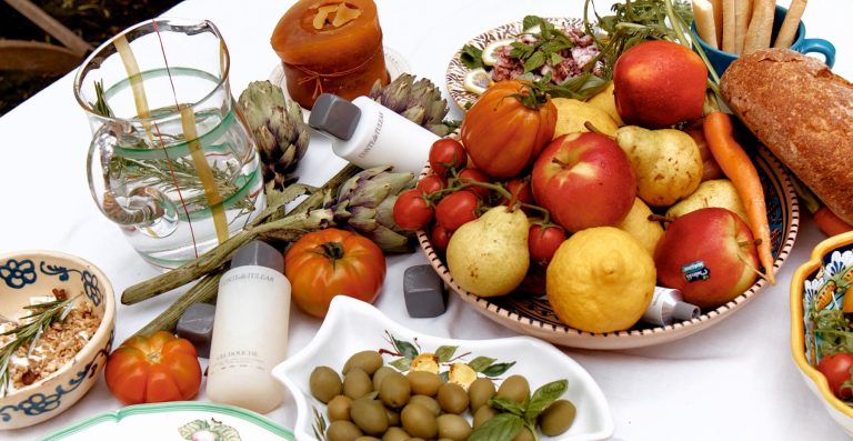 Conte de Tulear cafe table setting