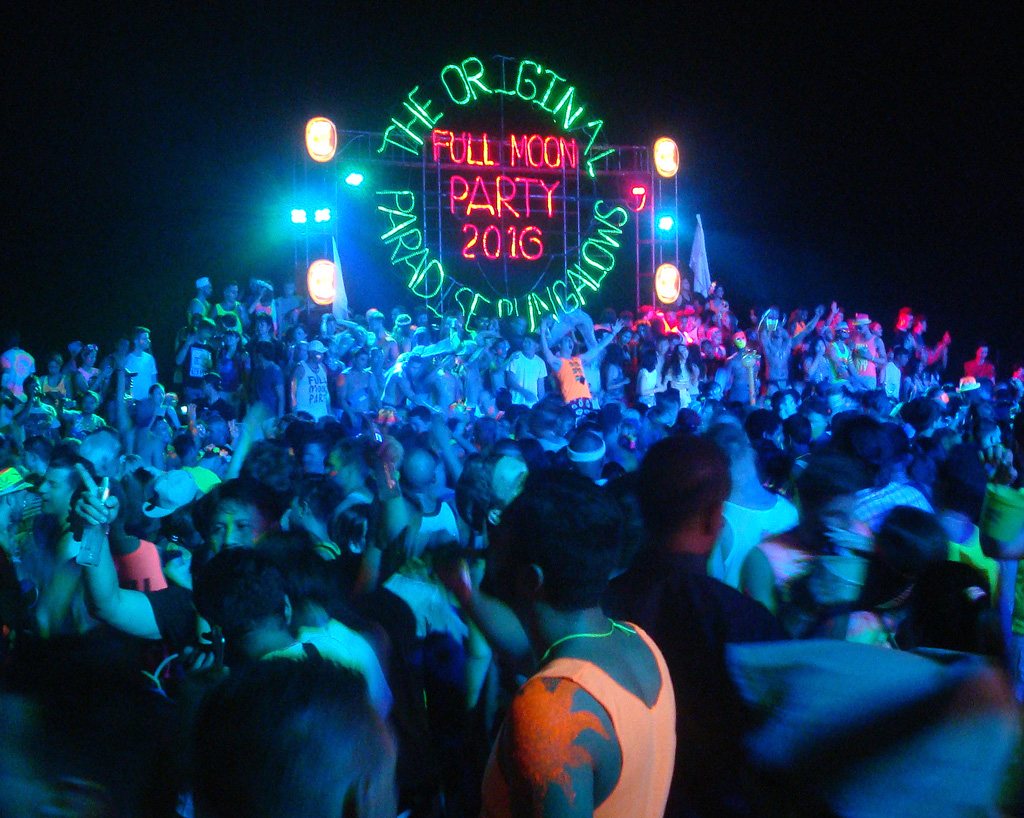 Full Moon Party crowd on Koh Phangan