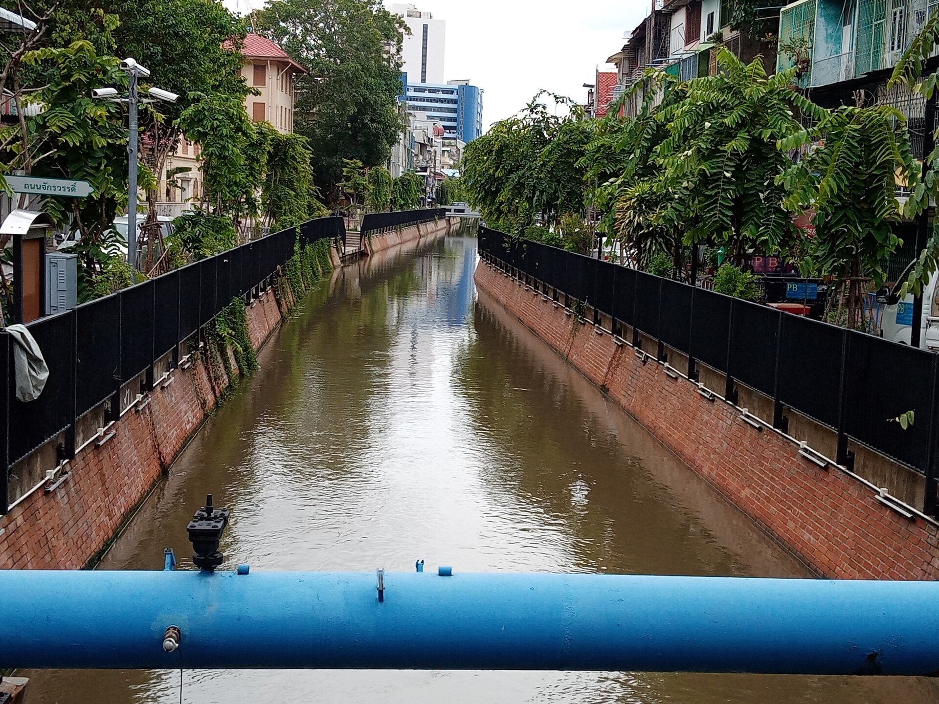 Walking area beside Ong Ang Canal Bangkok