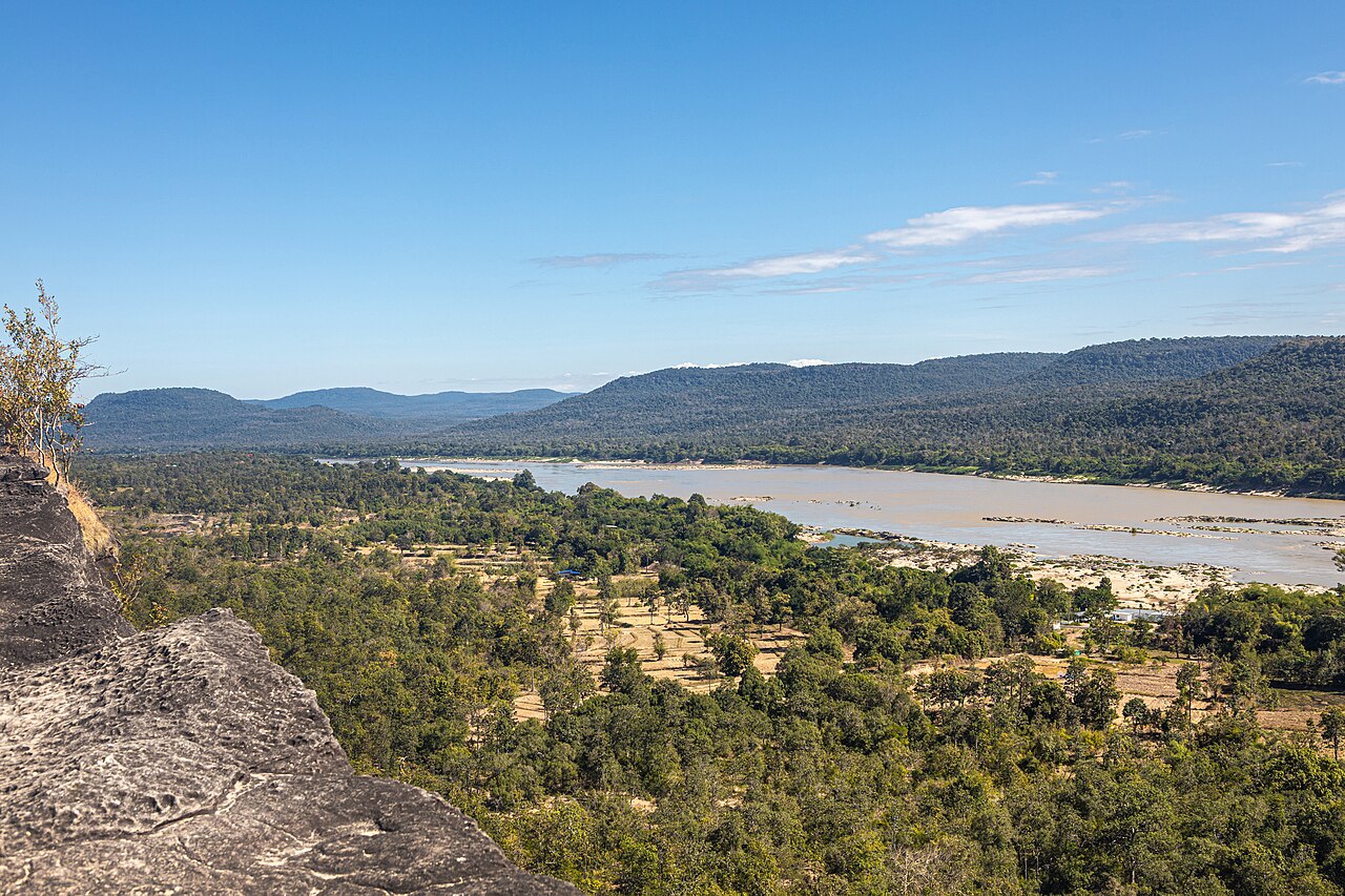 Cha Na Dai cliff view in Pha Taem National Park