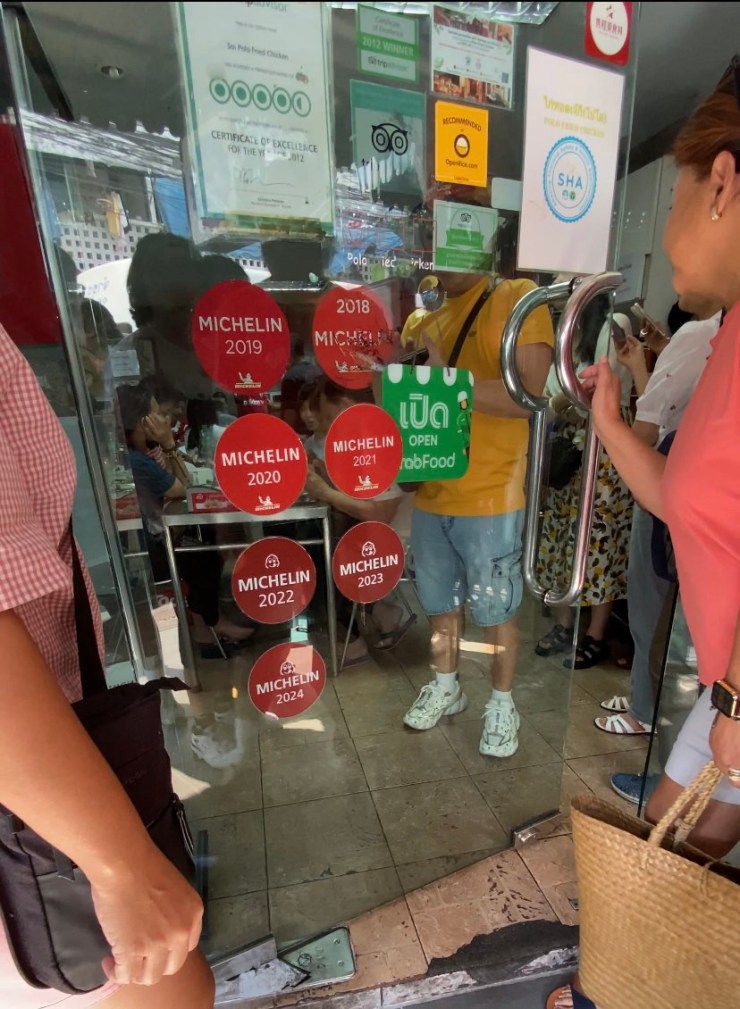 Polo Fried Chicken serving in Bangkok