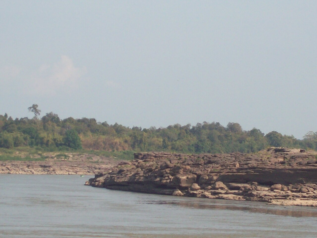 Sam Phan Bok beside the Mekong River