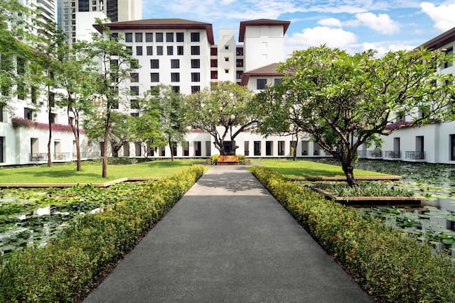 Garden courtyard at The Sukhothai Bangkok