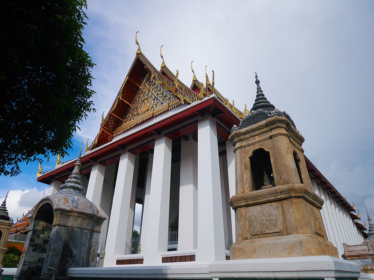 Interior architecture at Wat Suthat Bangkok