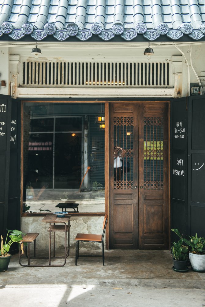 Heijii Bangkok Chinese-style cafe interior