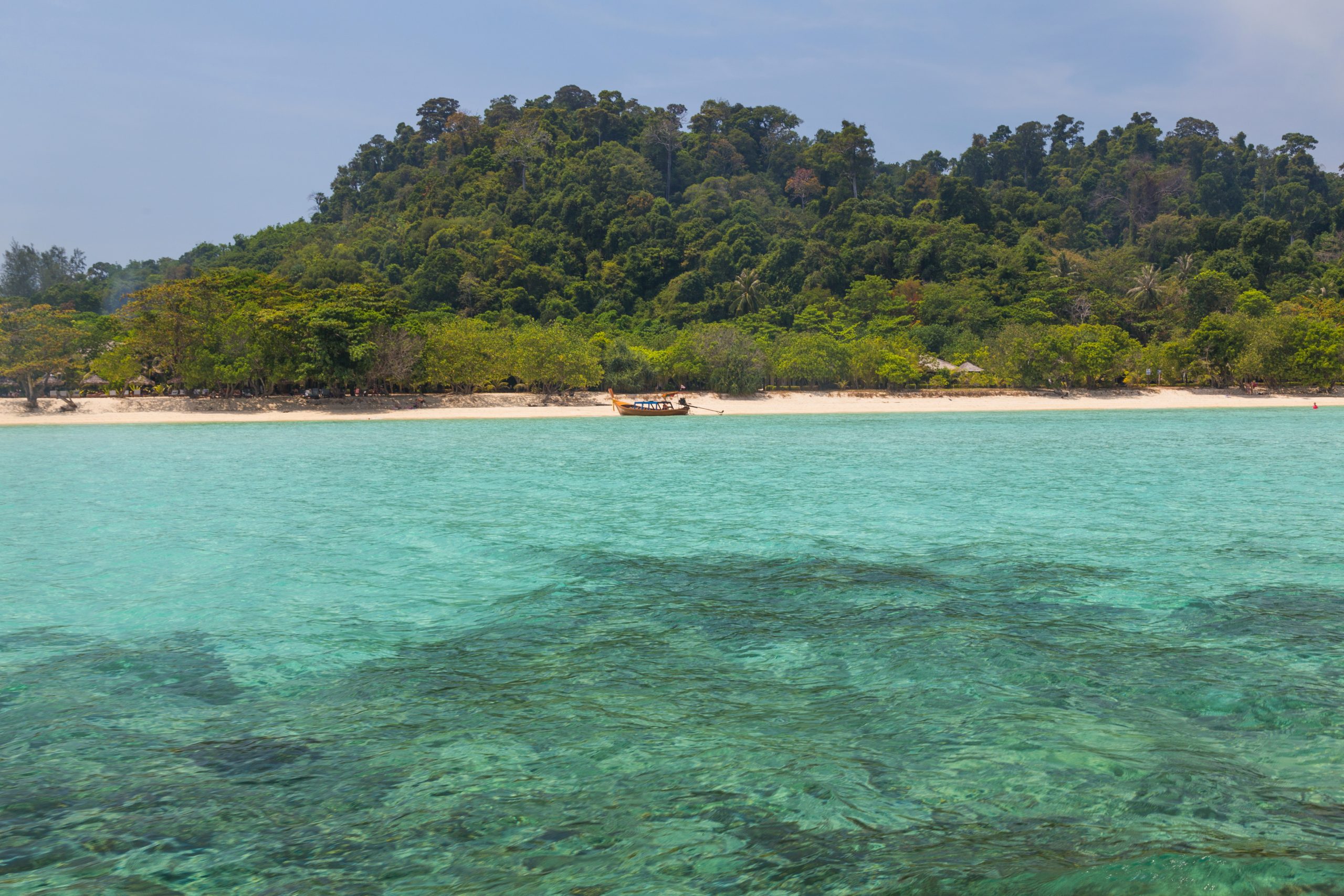 Coastline on Ko Ngai island