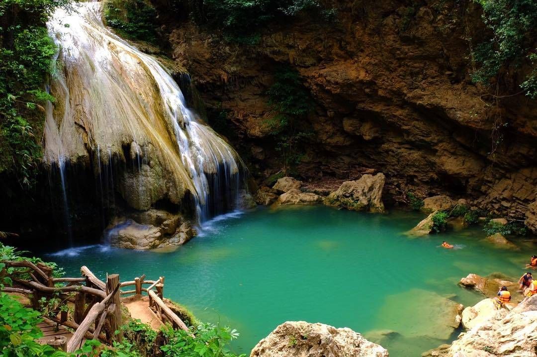 Water flowing over limestone at Ko Luang Waterfall
