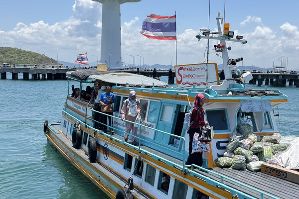 Passenger ferry at Koh Sichang pier