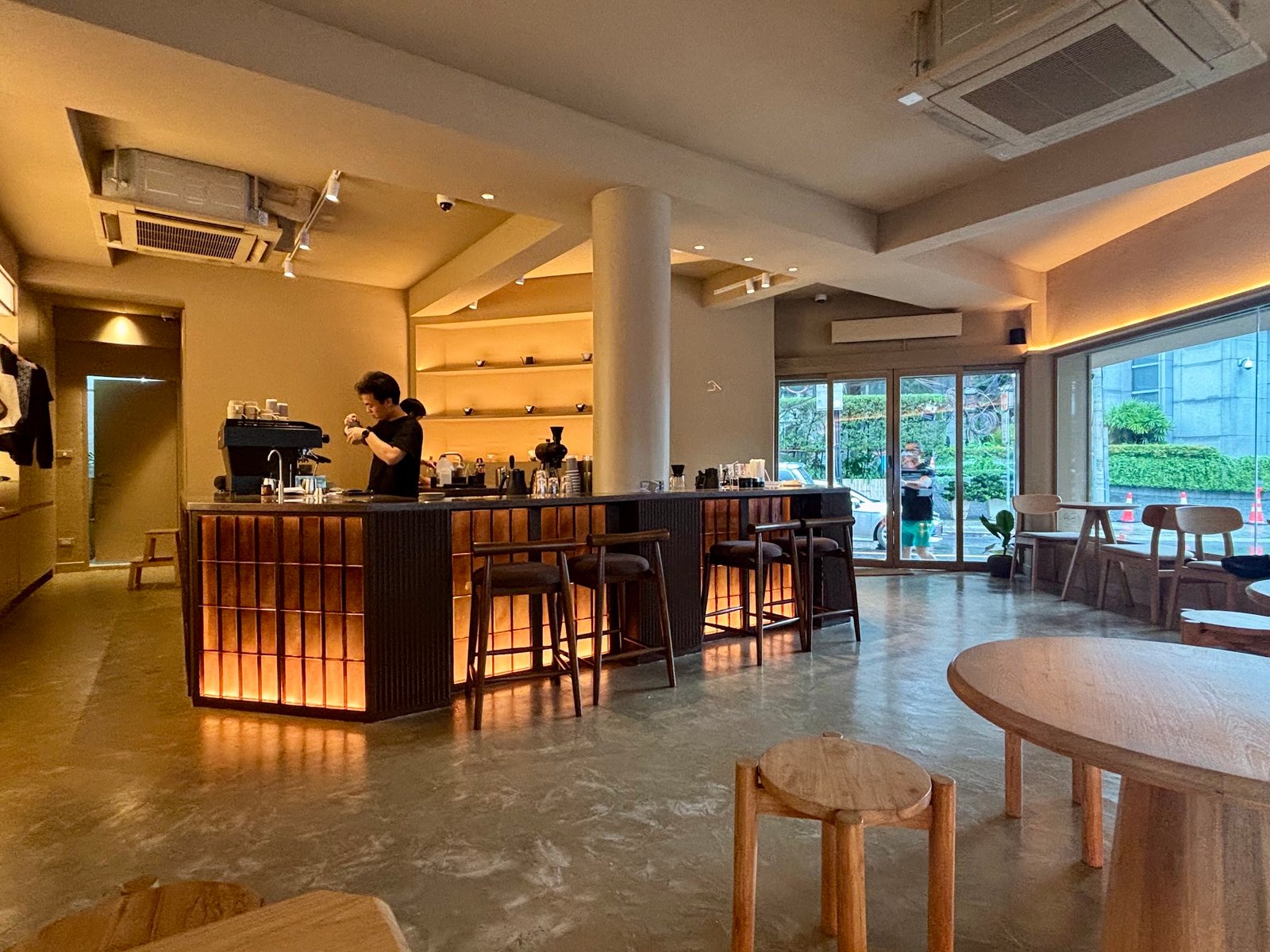 Seating and coffee counter inside Kurasu Thonglor