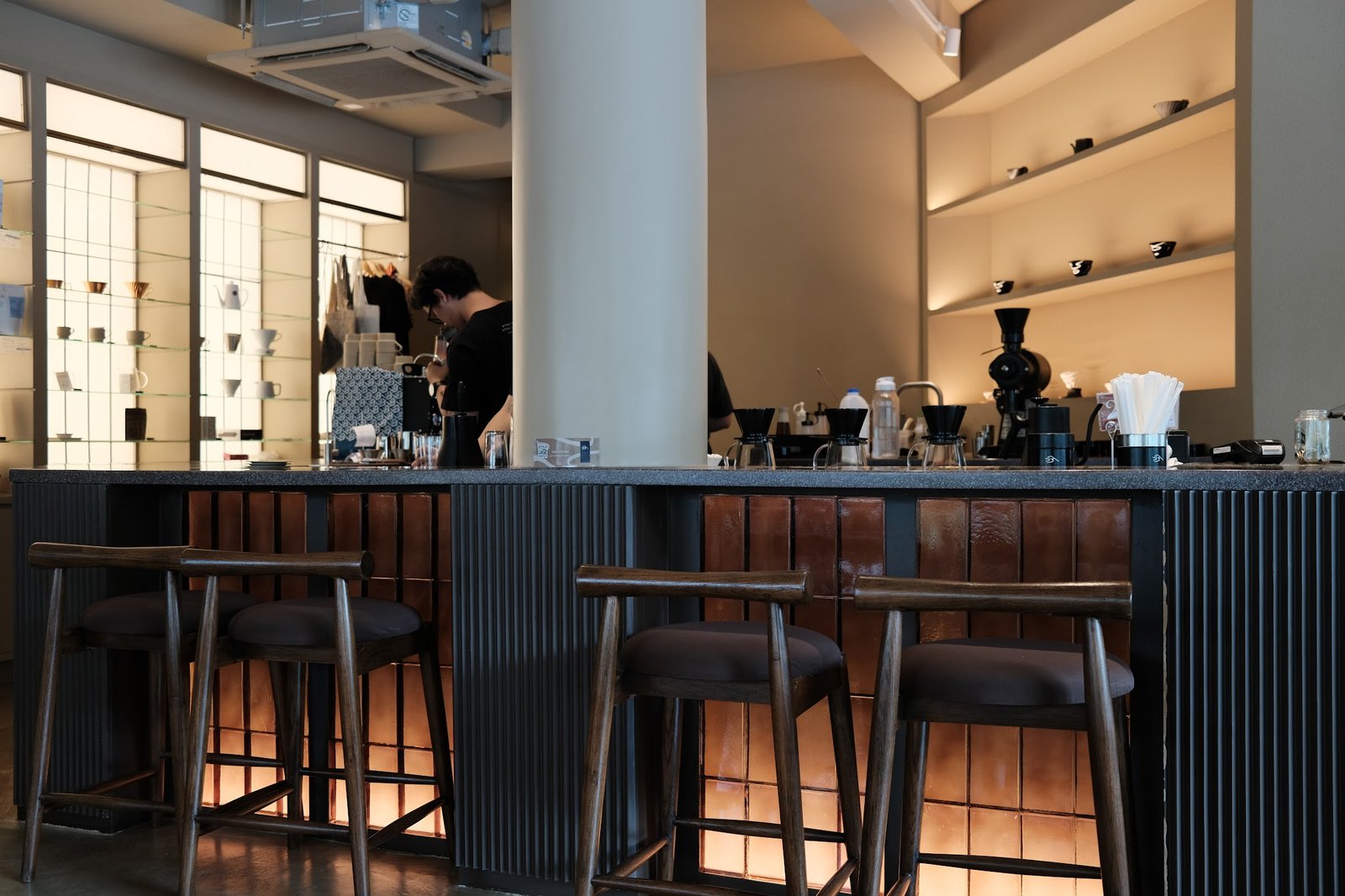 Coffee bar and seating at Kurasu Thonglor