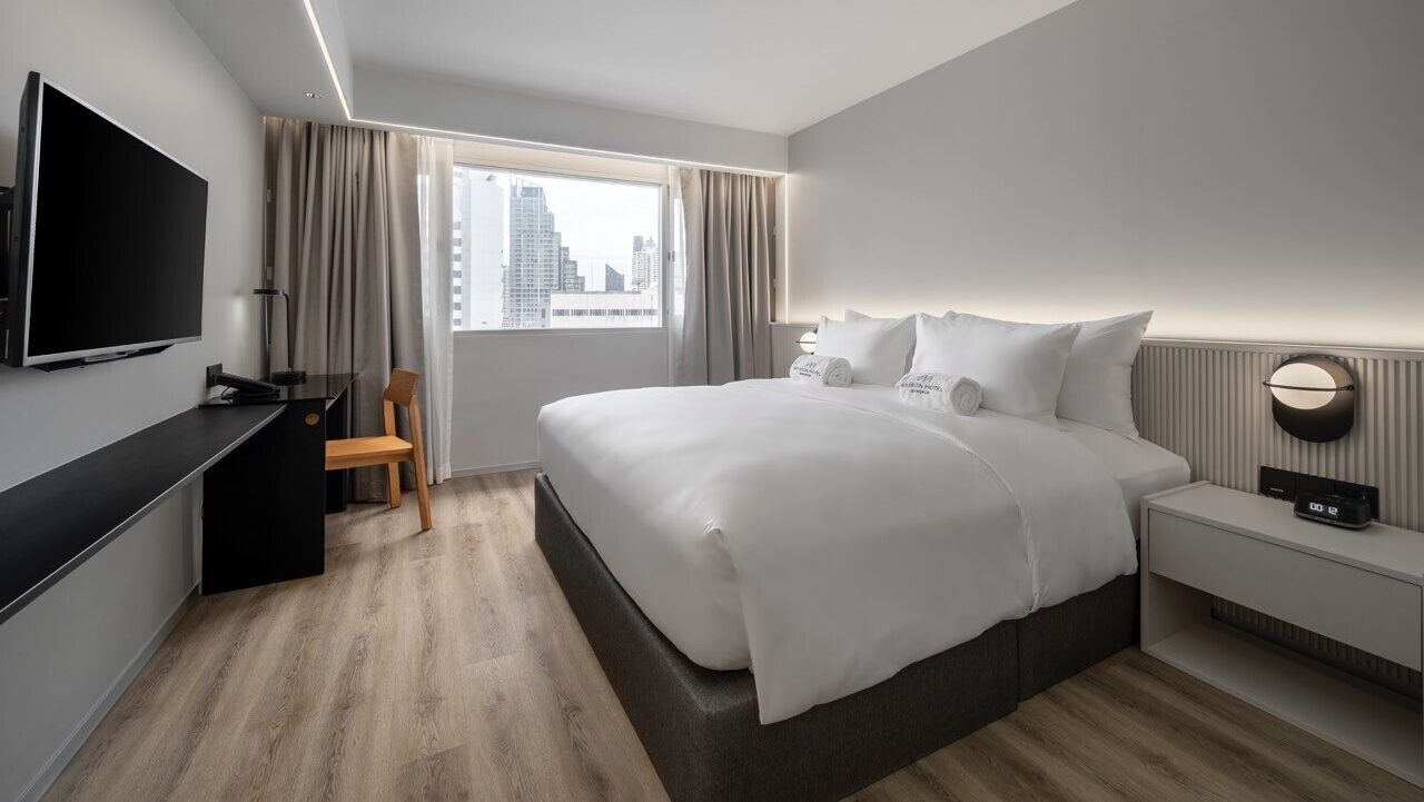 Natee Deluxe King room at Maison Hotel Bangkok
