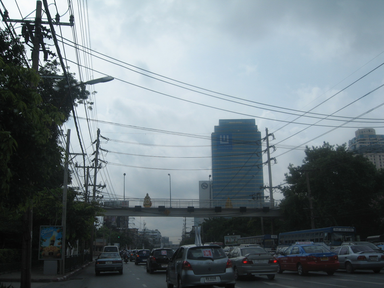 Phetchaburi Road traffic and buildings in Bangkok