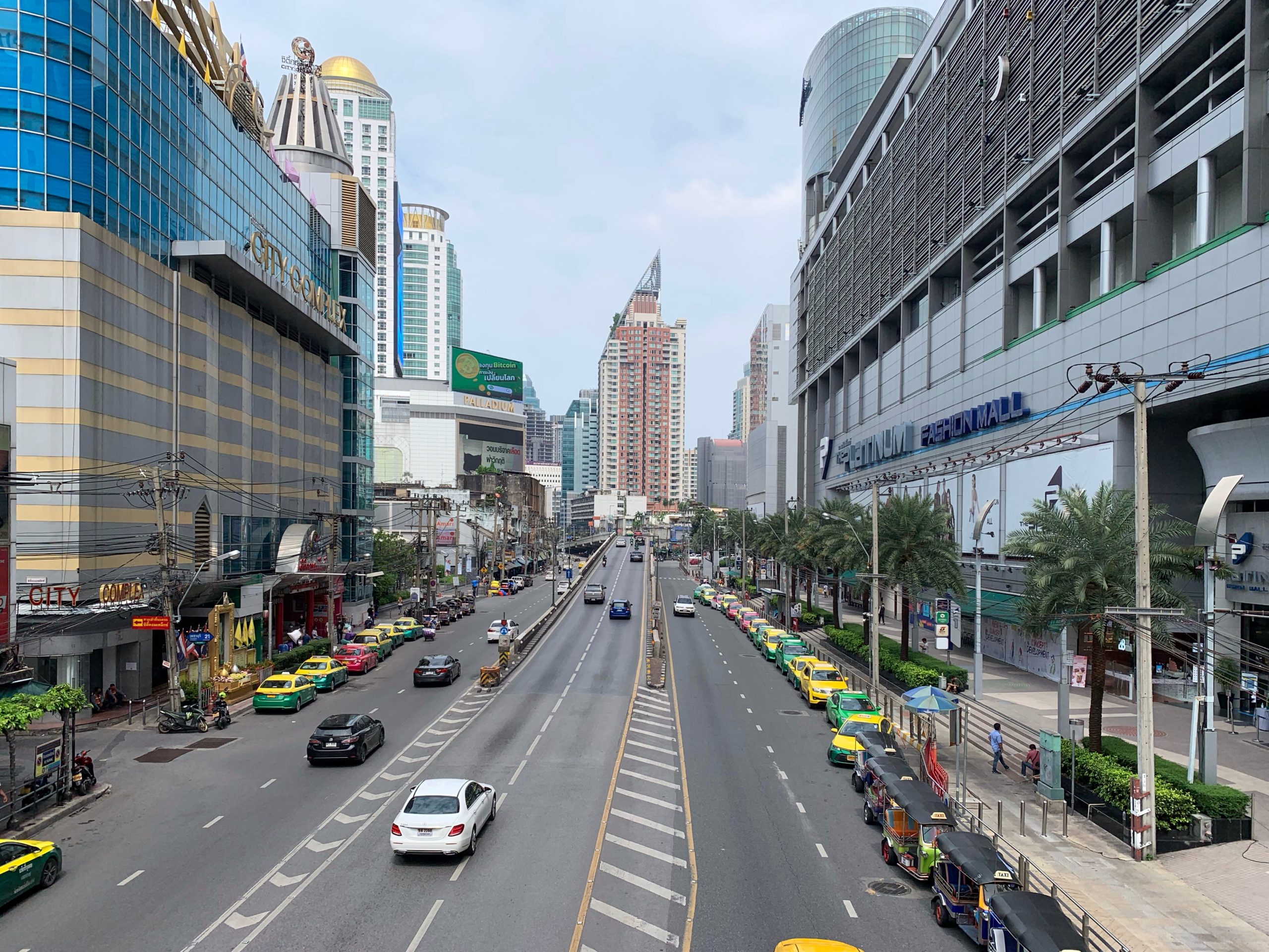 Phetchaburi Road corridor through Bangkok