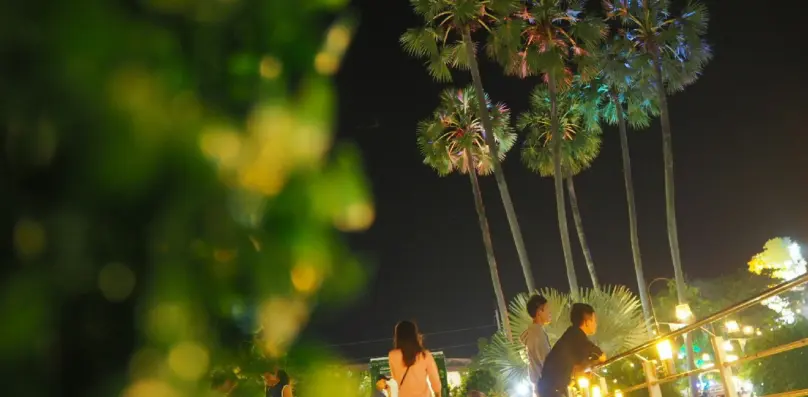 Evening shopping area at Ton Tann Market