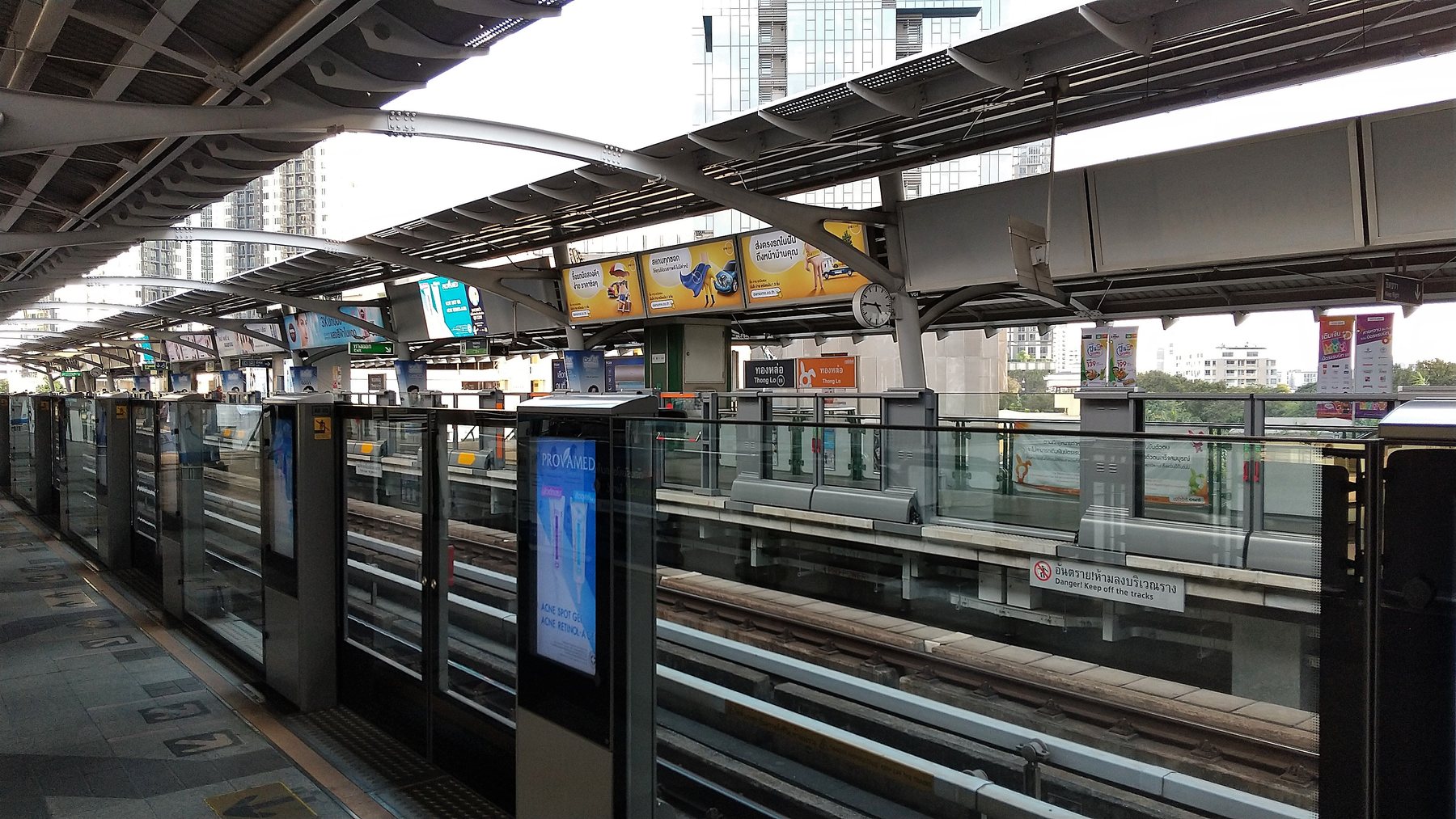 BTS platform used for Bangkok evening transport