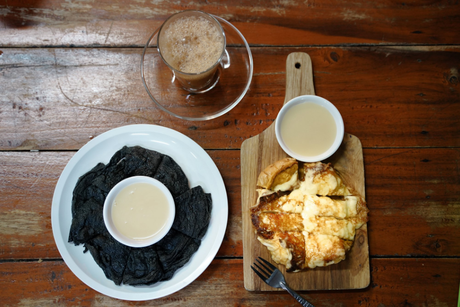 Roti served with southern curry in Chumphon
