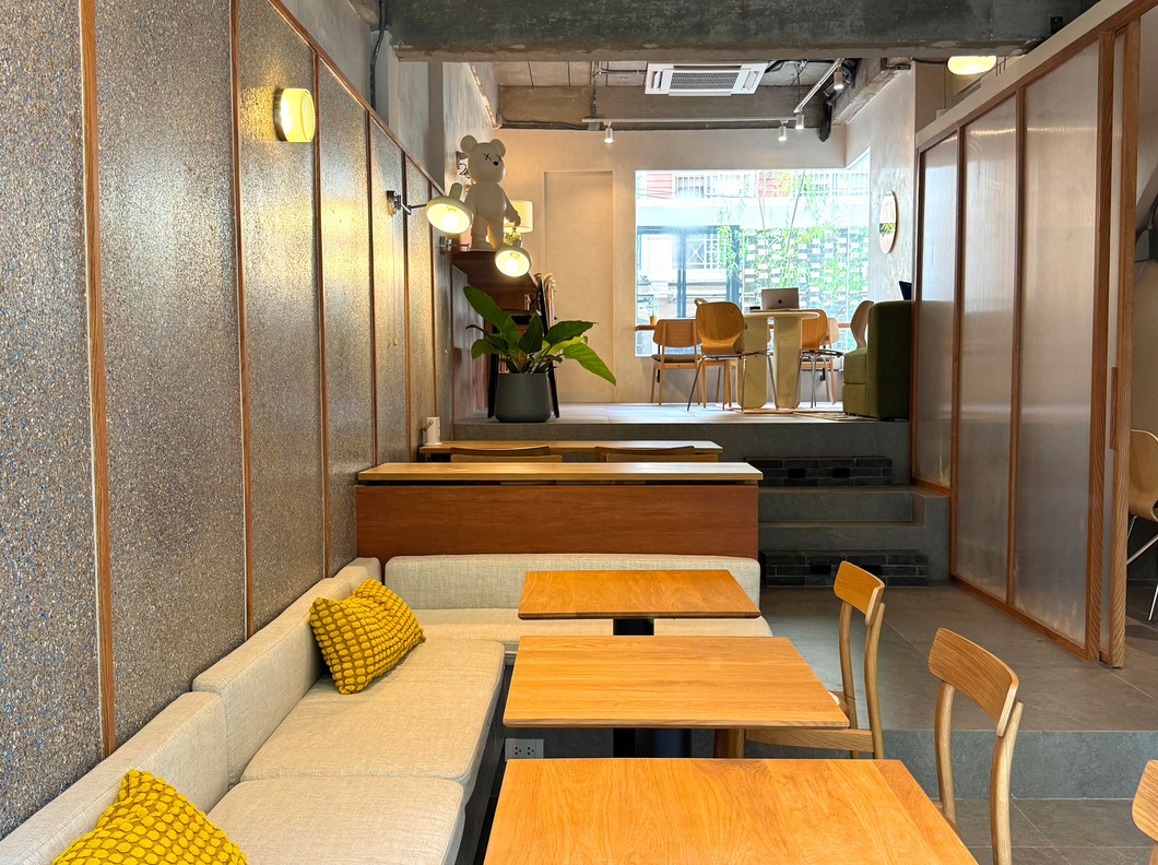 Desk and seating area at Day One Space On Nut