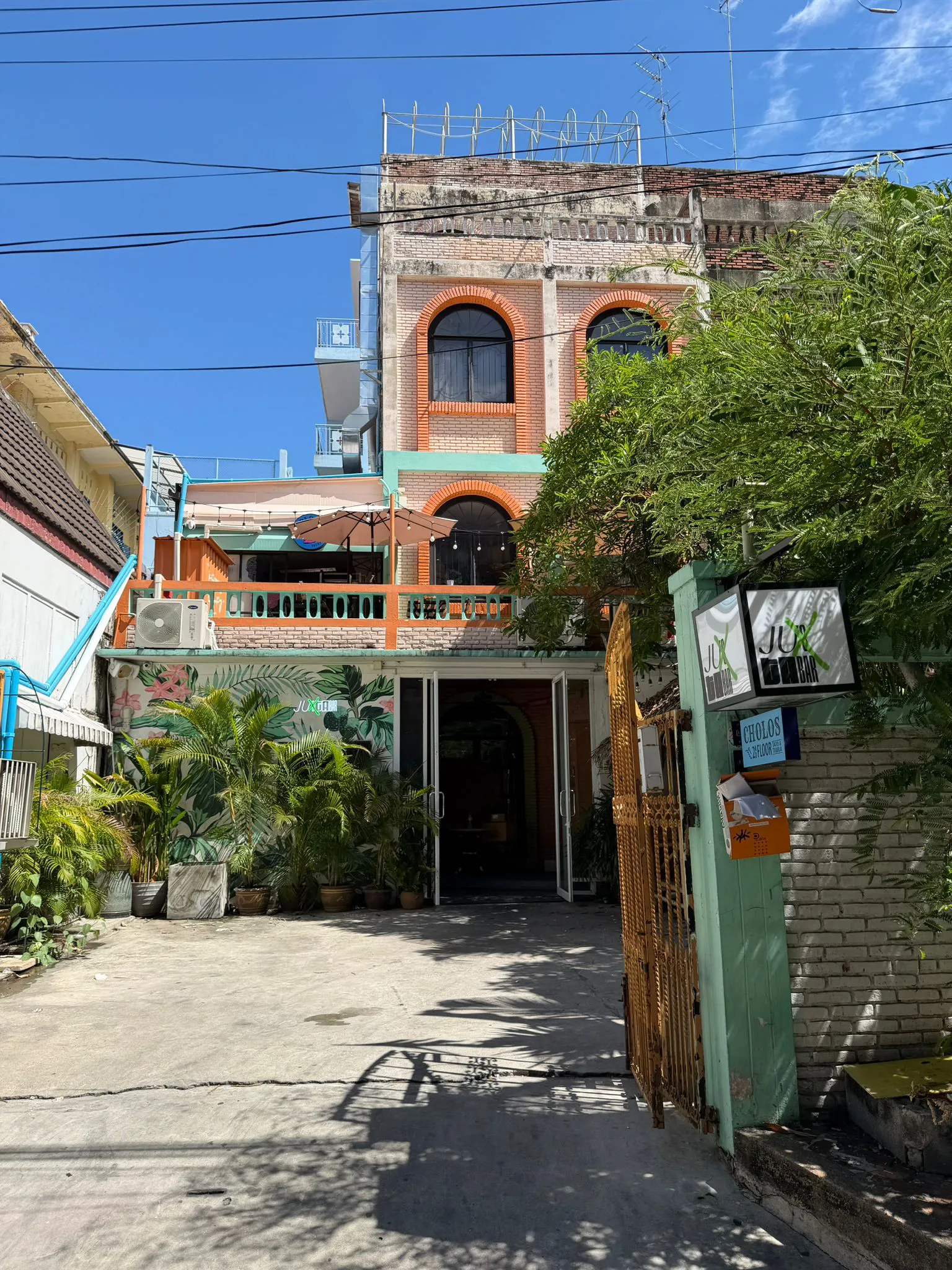 Juxtabar at Soi Charoen Krung 28 in Bangkok