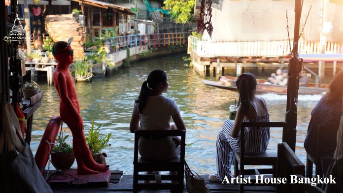 Wooden Artist House beside Khlong Bang Luang in Bangkok