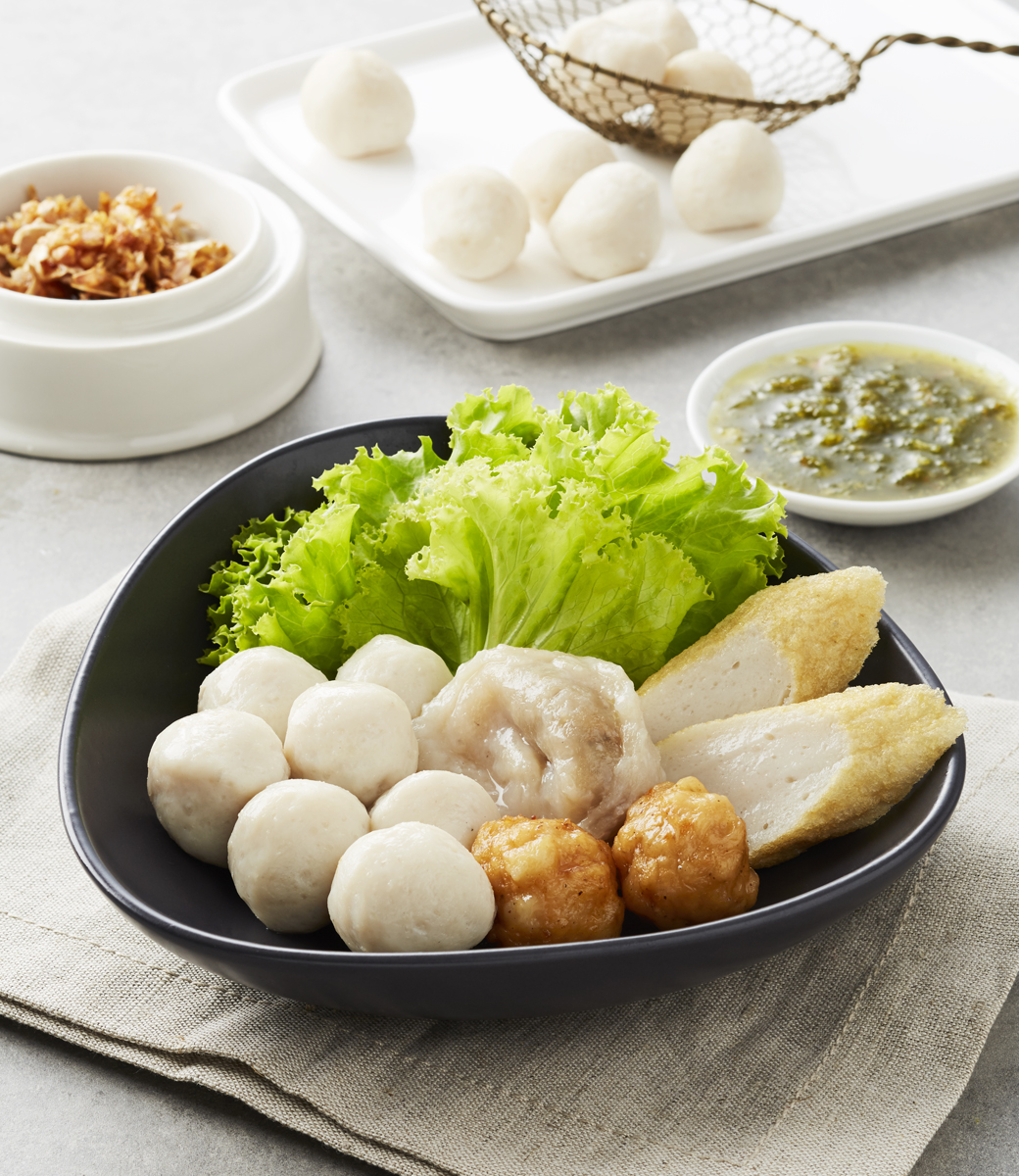Lim Lao Ngow noodles and fishballs being prepared