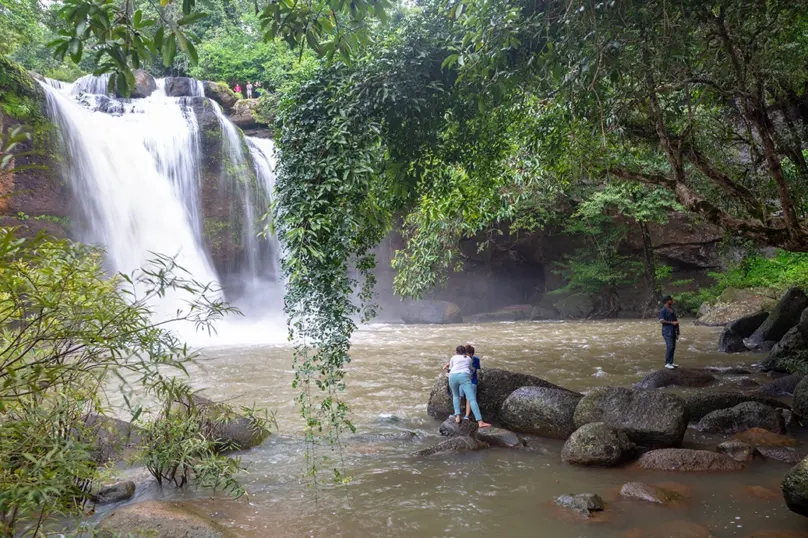 Hiking path on the Pha Kluai Mai to Haew Suwat route