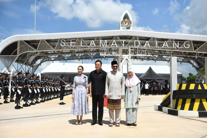New road linking Sadao in Thailand with Bukit Kayu Hitam in Malaysia