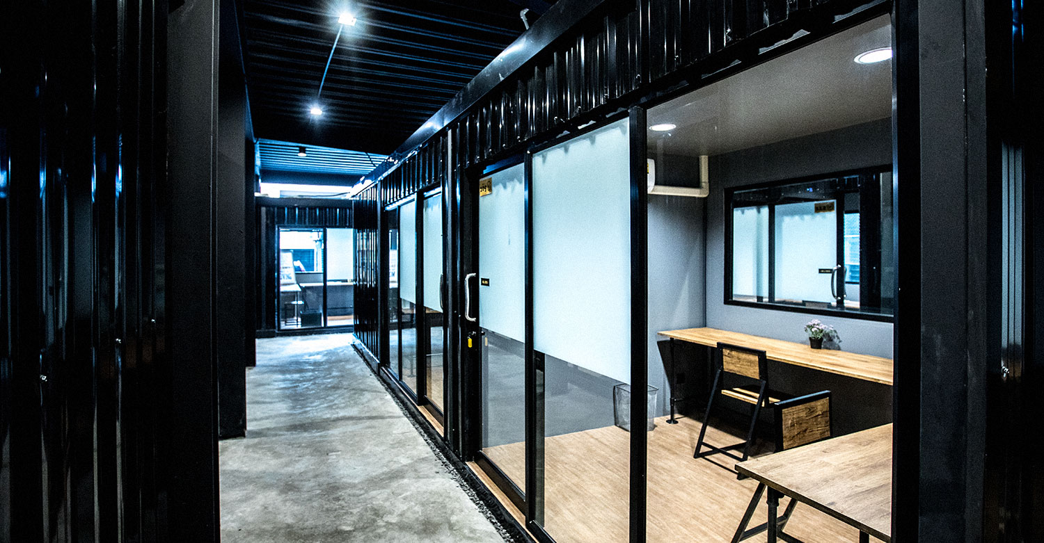 Coworking and office facilities at UnionSPACE Ekkamai