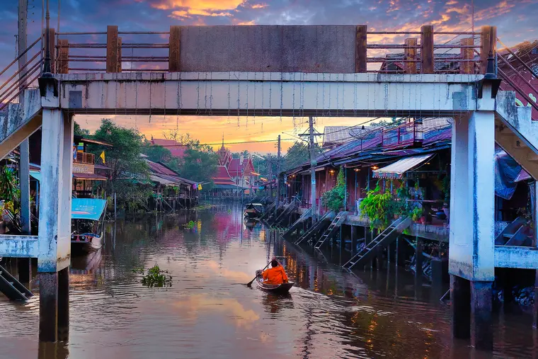 Food stalls along Amphawa canal
