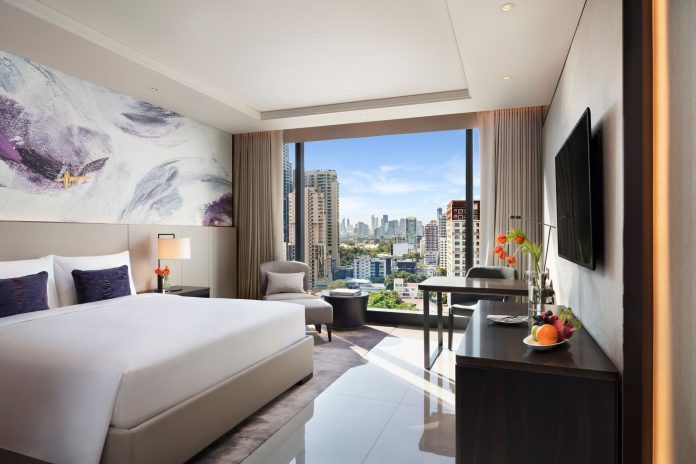 King room at Carlton Hotel Bangkok Sukhumvit