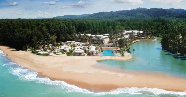 Devasom Khao Lak between lagoon and beach