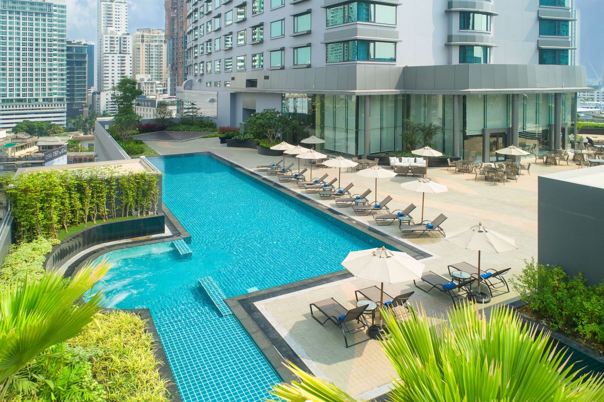 Outdoor pool and leisure deck at Hotel Nikko Bangkok