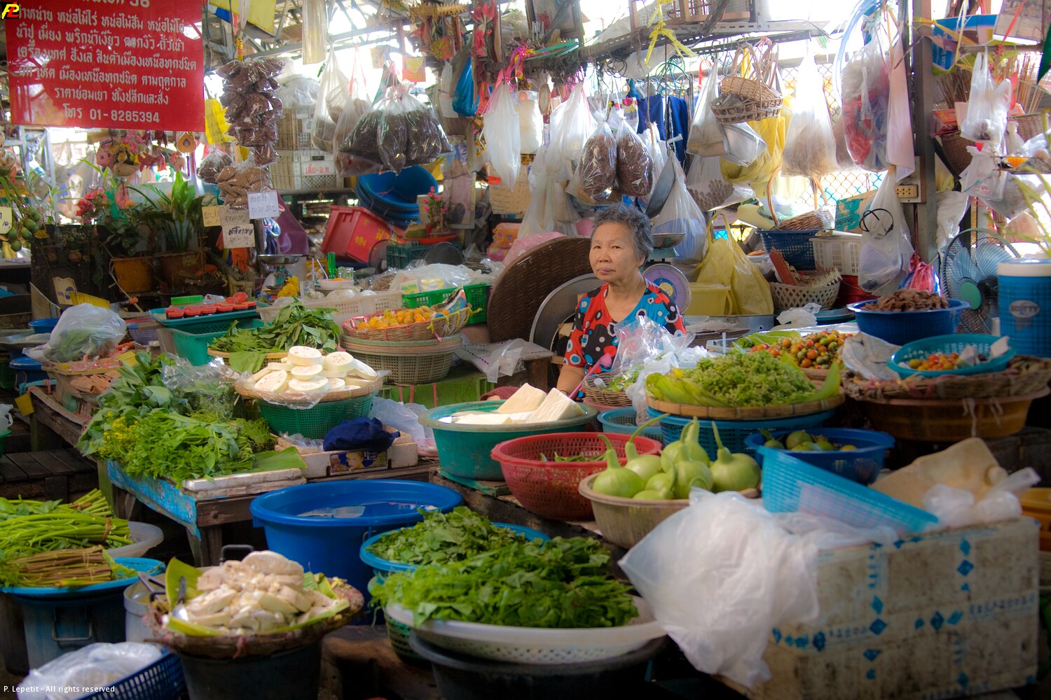 Food and produce stalls inside Thewet Market