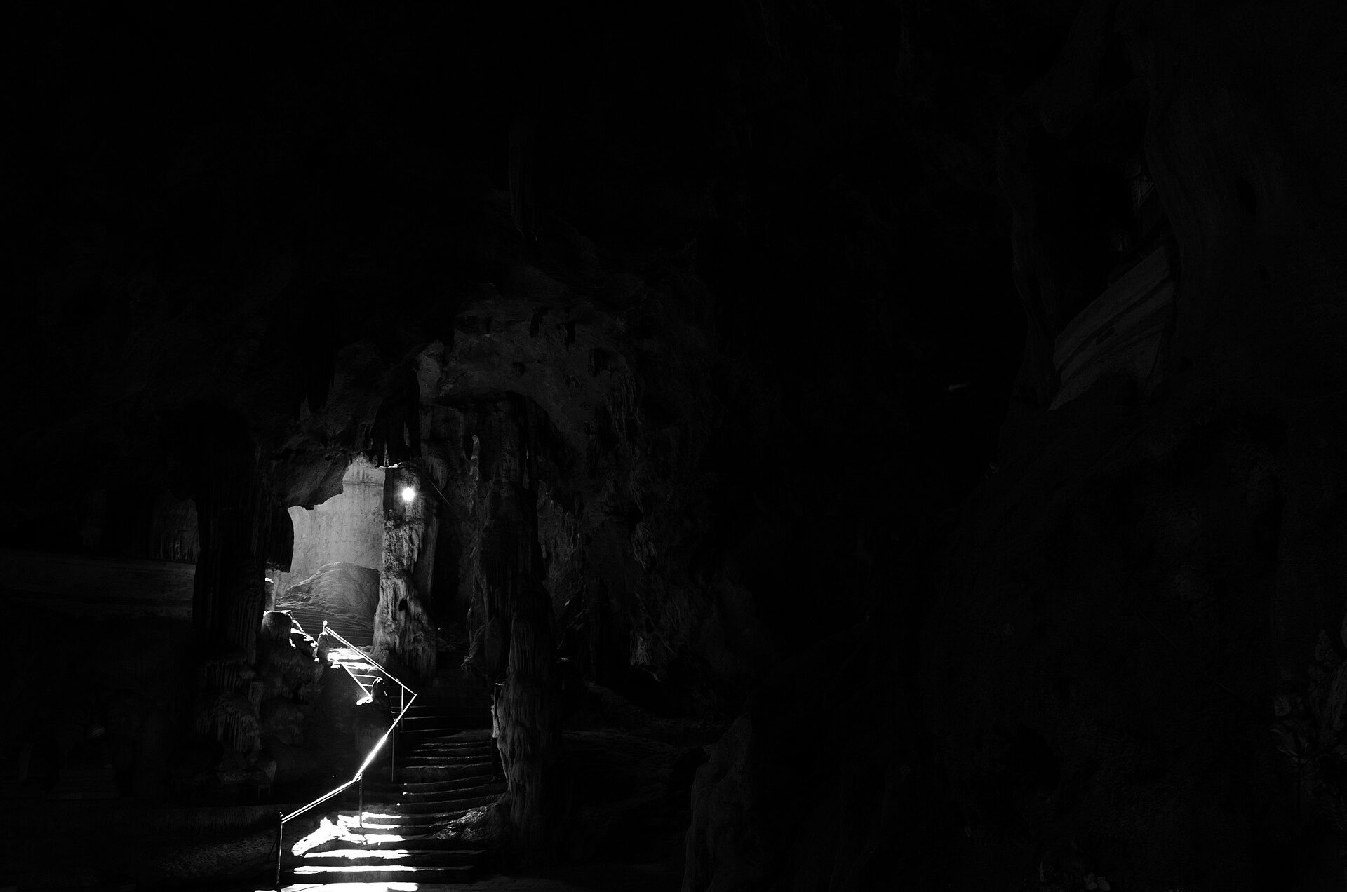 Stairs leading into Khao Luang Cave