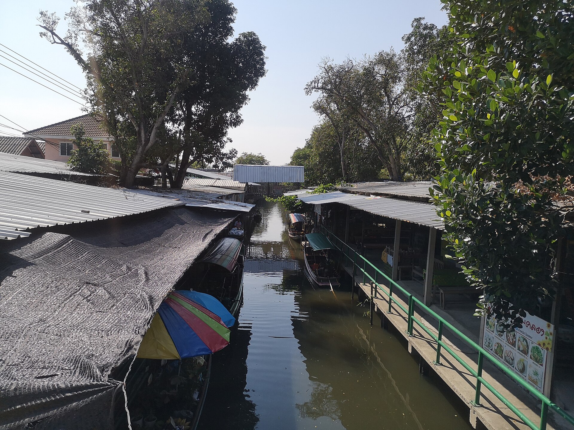 Food vendors at Khlong Lat Mayom Floating Market
