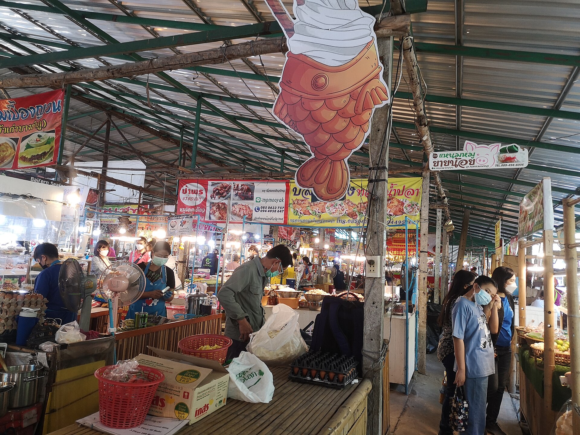 Market stalls at Khlong Lat Mayom Floating Market