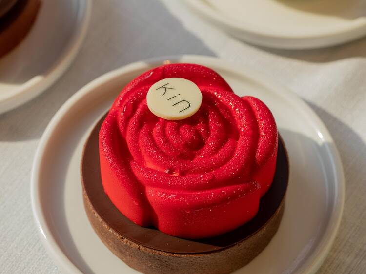 Rose-shaped dessert at KIN Capella Bangkok