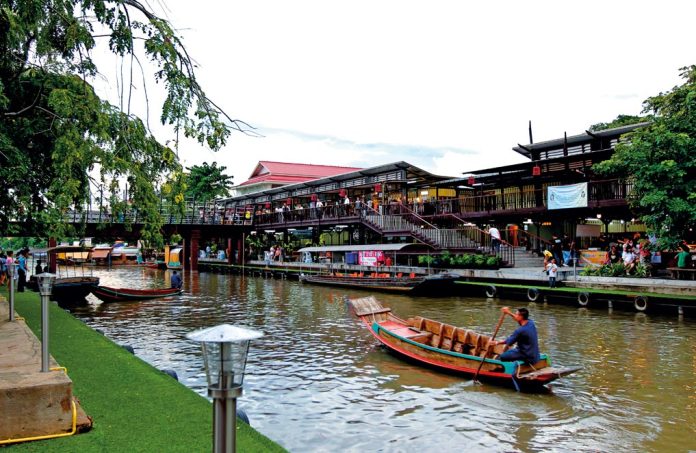 Kwan Riam Floating Market Canal-side walkways at Kwan Riam Floating Market in Bangkok