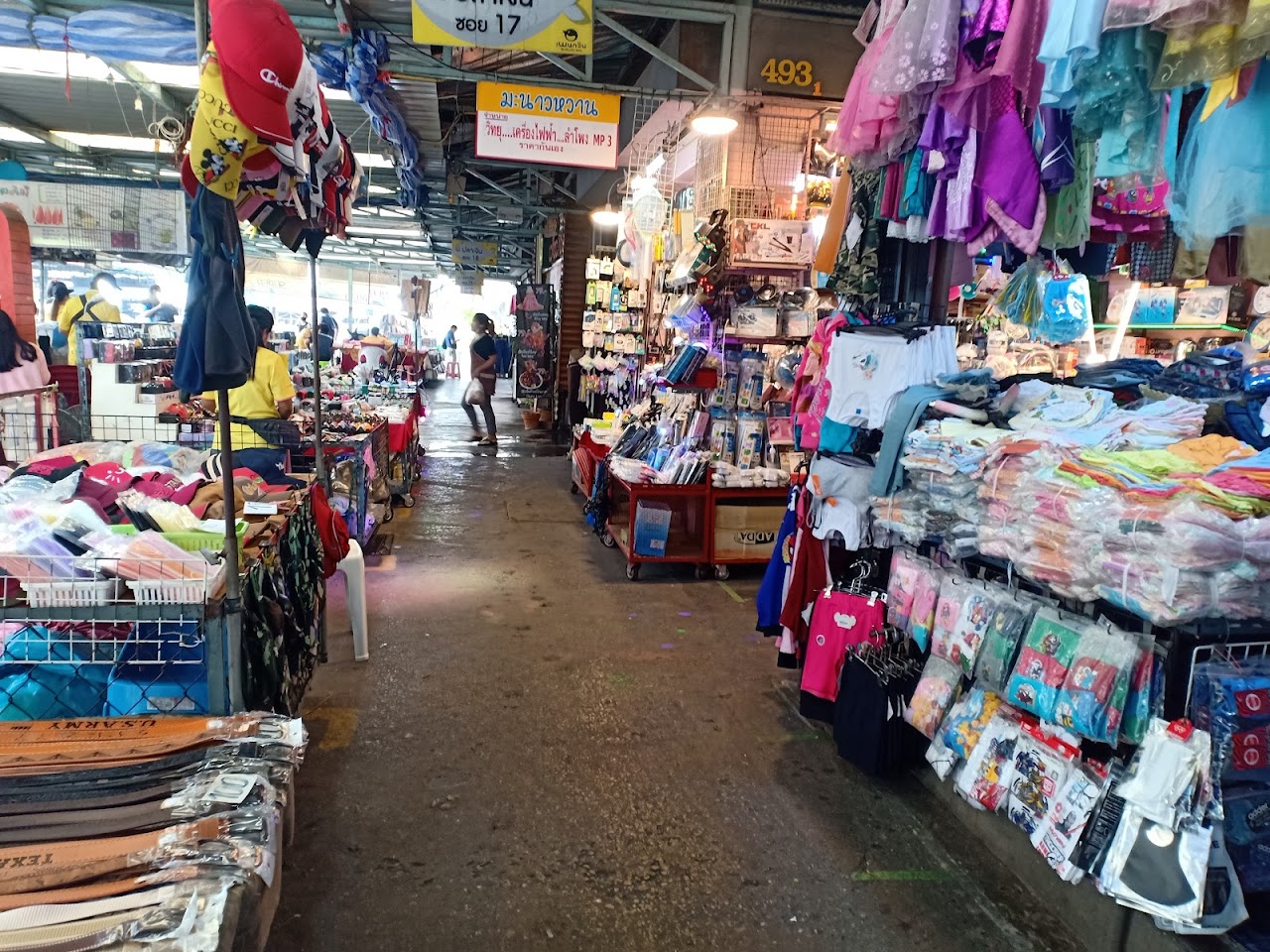 Local shopping inside Min Buri Market