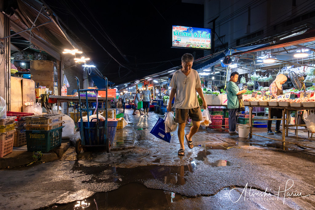 Pink Line infrastructure beside Min Buri Market