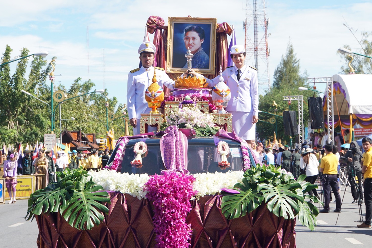 Decorated vehicle in the Nakhon Si Thammarat Mharub procession