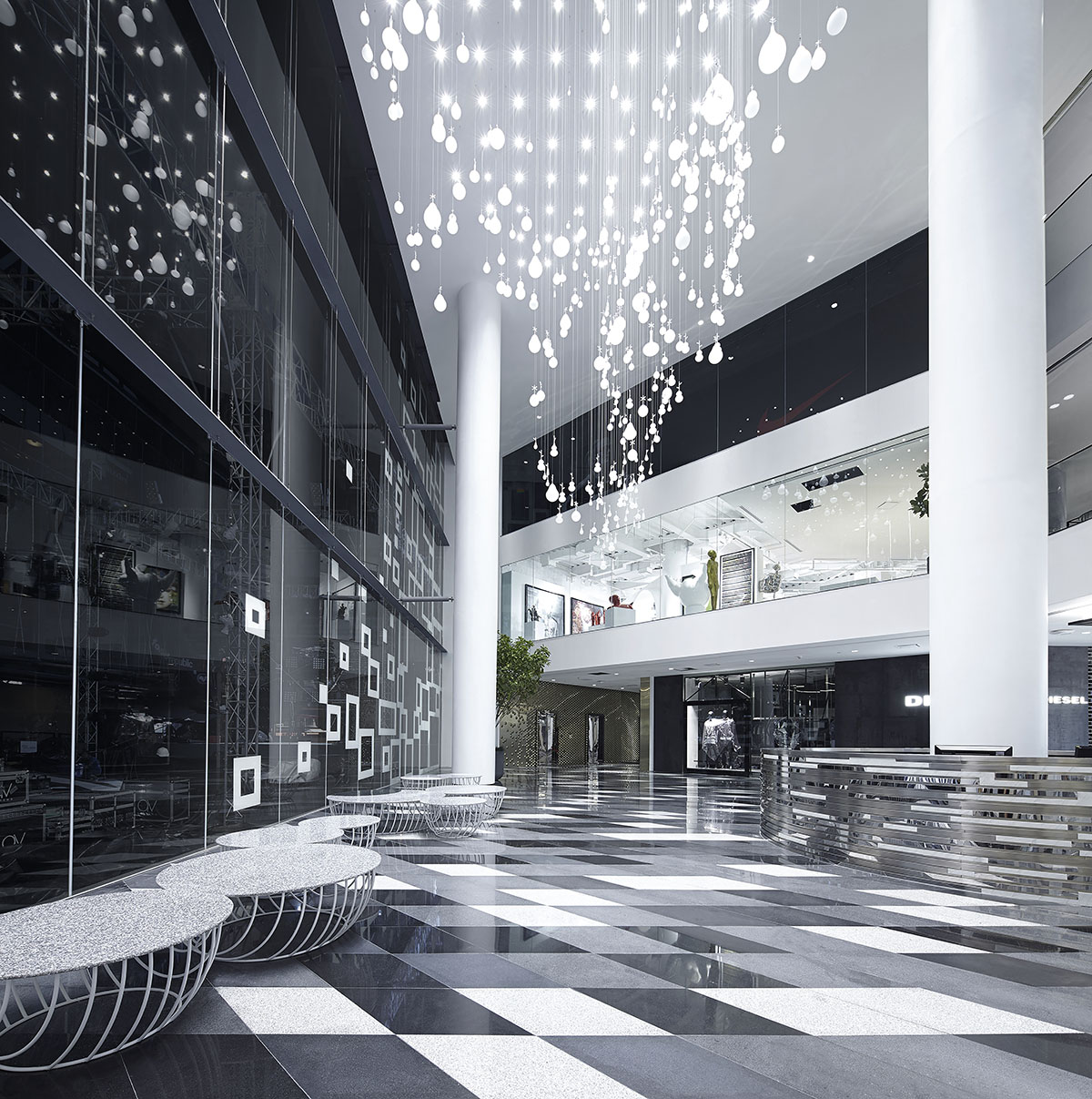 Atrium inside Siam Discovery Bangkok