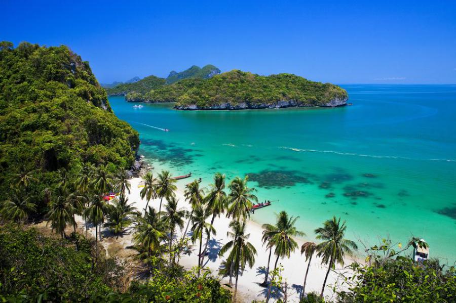 Tropical beach inside Mu Ko Ang Thong National Park