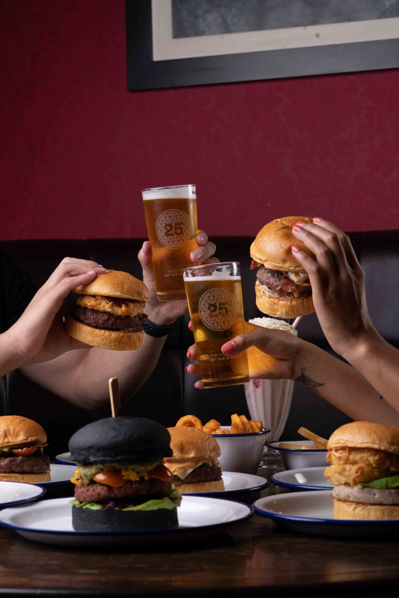 Burgers and drinks at 25 Degrees Bangkok