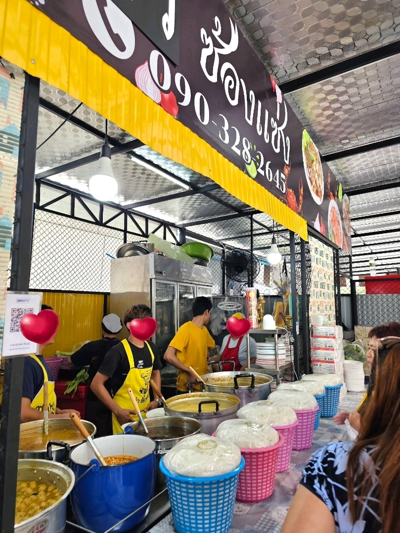 Noodle stall in the Bang Kapi area market