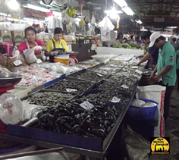 Bang Kapi Market seafood Seafood stall inside Bang Kapi Market in Bangkok