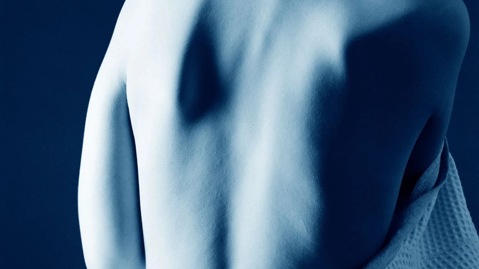 Close view of shoulder movement during a recovery session