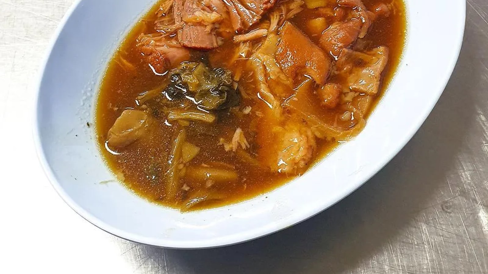 Braised pork leg and accompaniments at Charoen Saeng Silom