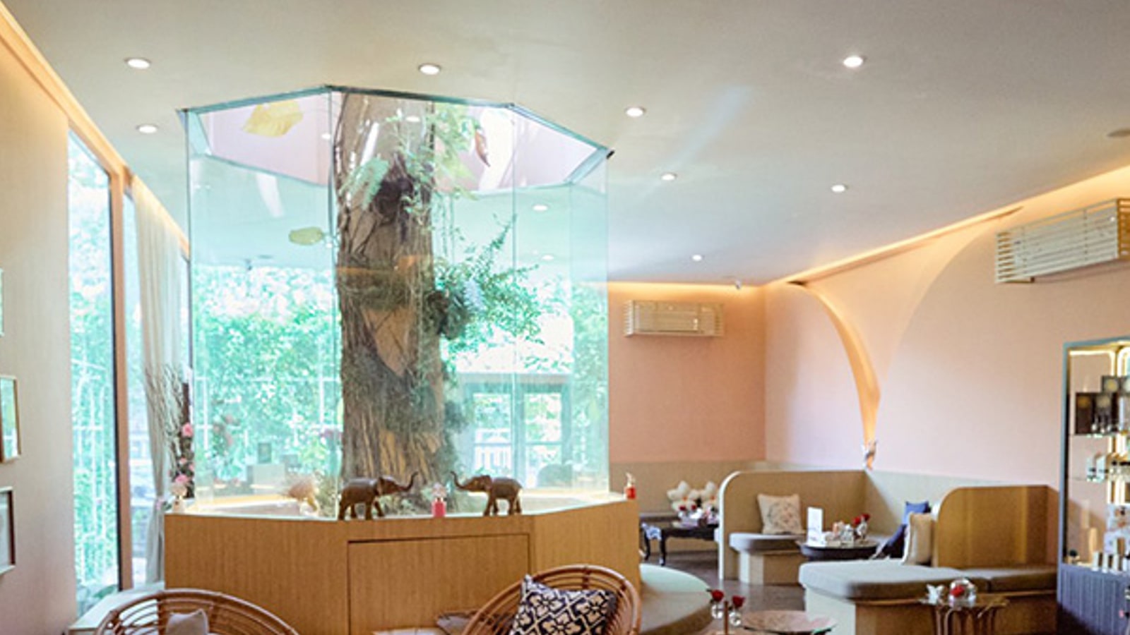 Heritage-inspired interior at Divana Scentuara Spa near Chit Lom
