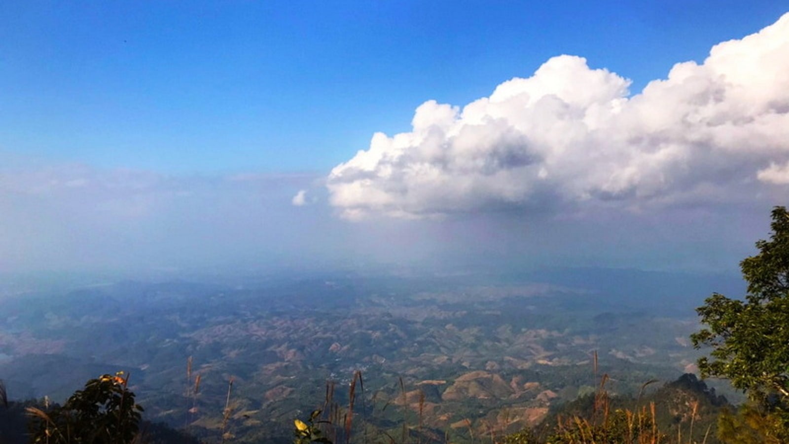 Mountain panorama from Doi Wiang Pha National Park